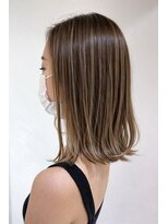 ビュートリアム265(BEAUTRIUM 265) ハイライトヘア 外はねストレートロブ 前髪なし 銀座