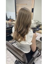 ルオーブ(L'aube)&nbsp;大人レイヤー　柔らかベージュ　ウェーブレイヤー　セミロング