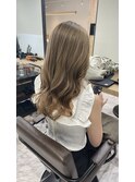 大人レイヤー 柔らかベージュ ウェーブレイヤー セミロング