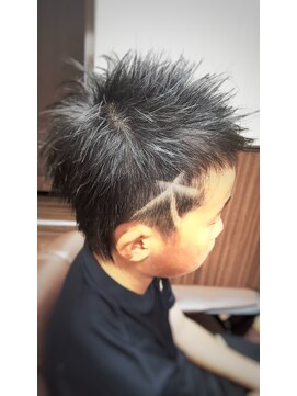 ヘアスペース ブルーム ２ブロックウルフアシメ～大のラインを添えて～