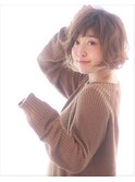 大人かわいい無造作カールとデザインカラー小顔丸みショートボブ