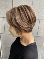 ソラーナ(SOLANA)&nbsp;ショートスタイルに白髪ぼかしハイライト