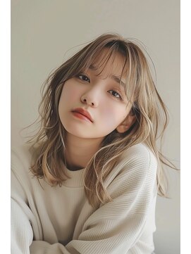 ルアナ(Luana) ブロンドベージュミディアムスタイル