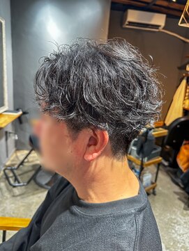 アンドワークス(&works) 【カミジマスタイル】パーマで作る大人センターパート