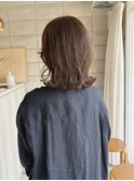 ベージュと外はね