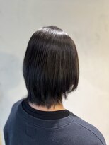サンカリ 真法院店(SANKARI)&nbsp;首元をすっきり見せ表面に丸みを持たせたショートボブスタイル