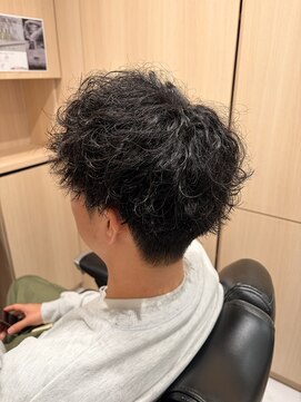 リバティシェアバーバー 銀座(LIBERTY SHARE BARBER) 【銀座】波巻きパーマ×無造作マッシュで魅せる大人の色気