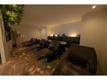 パプス ド コワフュール 宝塚南口(Pap's de coiffeur)の雰囲気(フルフラット首が楽なシャンプー台。ヘッドスパもココで癒される)