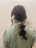 プリュム(Plume)&nbsp;大人可愛いナチュラル黒髪暗髪へアセットオニオンポニーアレンジ