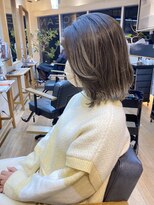 オーシャン(Ocean)&nbsp;［OCEAN Hair&Life 水田成美］デザインカラー風グレージュカラー