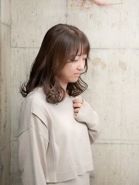 ブープトゥループ(booptroop) ミディアム　レイヤー　ベージュ　ナチュラル