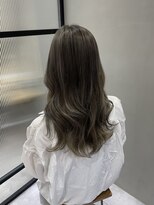 フェリア 松山(Feria)&nbsp;【Feria松山】ケアブリーチ透明感×シルバーグレー相原愛梨-