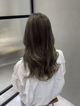 フェリア 松山(Feria) 【Feria松山】ケアブリーチ透明感×シルバーグレー相原愛梨-