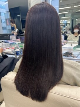 クレアトゥールウチノ(CREATEUR Uchino) ストレートでツヤ髪