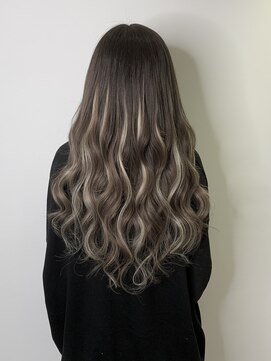 ビセ(VISE) ★モカミルクグレージュのエクステハイライトでまるで地毛