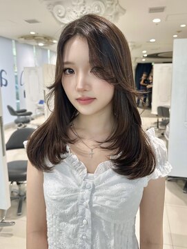 エアー 青山(AIR) レイヤーカットハッシュカット顔まわりレイヤー前髪なし