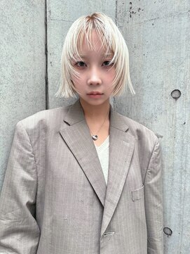 キャロルガーデンズ ボコカ 表参道(Carroll Gardens bococa) レイヤーボブ_ルーツカラー_ホワイトブロンド