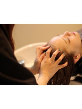 目的やお悩み別で選べるスパ4コース☆いい香りに包まれて思わずウトウト…頭皮ケアにも!【Roseo/髪質改善】