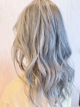 カペリベラグラマラス CapelliBellaGLAMOROUS 外国人風×ホワイトシルバー