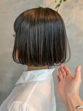 テトヘアー(teto hair) ボブ、前下がり、切りっぱなしボブ、グレー