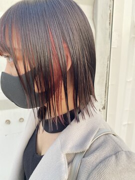 ホワイト(WHITE HAIR@NICOLA) スリークボブ×インナーカラー