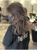セクシーミディスタイル！ハイライトホワイトグレージュ