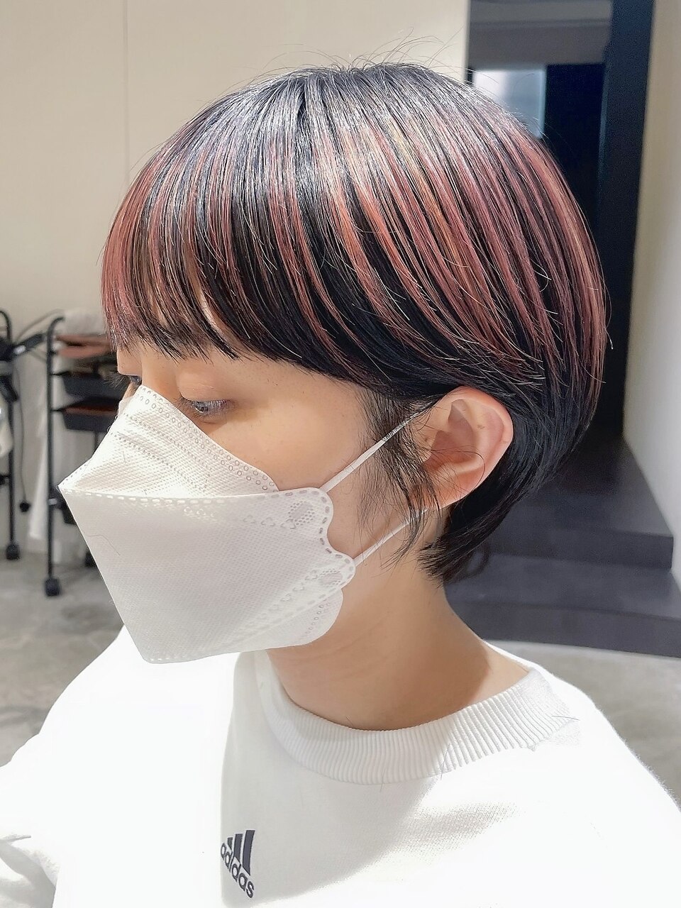 横山］アンブレラカラー×まろやかピンク×耳掛けショート：L159678850