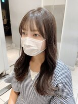 顔まわりにレイヤーで上品スタイル