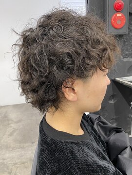 ココ 本八幡(KOKO) □波巻きツイストスパイラルフェザーパーマサーフカール刈り上げ