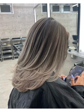 イキ 表参道(iki omotesando) ミディアムヘア/スラッシュ/グレージュカラー/デザインカラー