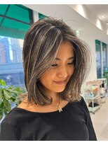 ノラ ウメダ(NORA UMEDA)&nbsp;地毛ハイライト地毛風ハイライト細いハイライト大阪ハイライト