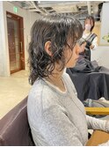 山本/ウルフパーマレイヤーカット顔周りカットくすみベージュ