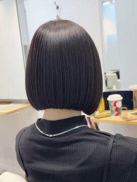アリアバイエクラート 新宿南口店(ARiA by ECLART) 首が長く見える前下がりボブ【takano】