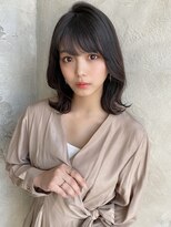 プラチナ(PLATINA) 流し前髪くびれヘア暗髪カラーひし形シルエット