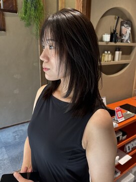 サムウェア(SOMEWHERE) ストレートスタイルで決まる 似合わせレイヤーカット