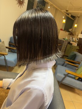 ネオリーブ モカ 川崎チネチッタ店(Neolive mocca) 外はねボブ×ブルーブラック