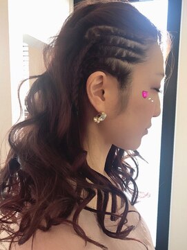 ロイヤルヘアー(ROYAL HAIR) コーンロウ風アレンジ