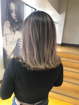 エヌ 武庫之荘店(enu) グラデーションカラーミディアムヘア