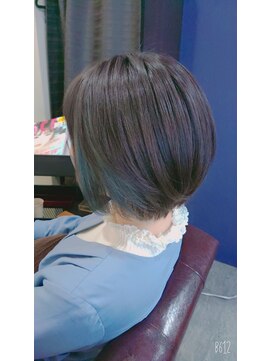 カルム(Calme) イヤリングカラー＋ショートスタイル