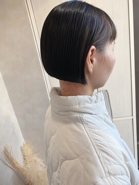 イルウィ(irwi) 【こなれ感】ミニボブ 黒髪 グレーベージュインナーカラー