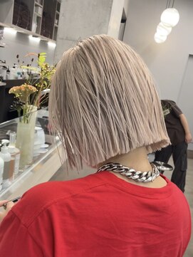 ヴァーディ オモテサンドウ(Vardy omotesando) ハイトーンボブ・表参道ケアブリーチ・ホワイトベージュ・吉永