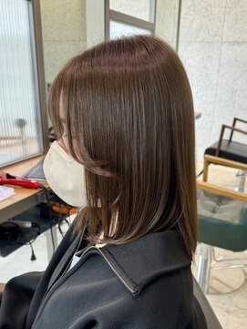 ストゥー(StueW.) 艶髪ストレートカット/カラー/ブラウン