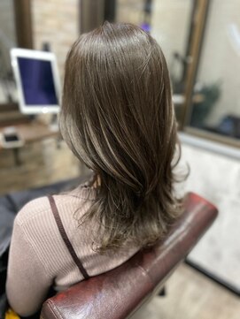 アトリエナガノ(atelier nagano) ニュアンスカラー/センターパート/ツヤ髪スタイル/ブルージュ