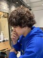 パウダーヘアー(powder hair)&nbsp;大きなカールに赤みのあるブラウンで外国人風スタイル