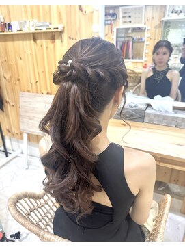 グラムール(Gramour) ゆる巻きポニーテール