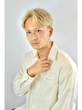 クオンヒール(QUON HEAL) ハイトーン刈り上げニュアンスセンターパートr