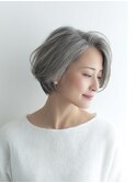 40代50代60代　白髪ぼかしショート
