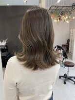 スターズ(stARs)&nbsp;色落ちも可愛い♪明るめオリーブベージュ×ふんわりミディ