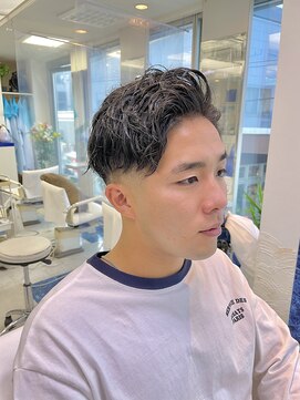 ヘアートーク アイズ(HAIR TALK I's) スキンフェード×ツイスパ