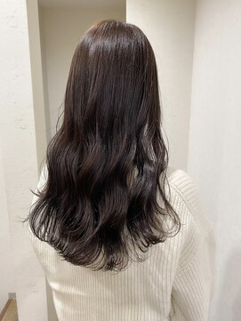 サク 田町芝浦(Sac.) 石原和樹　グレーベージュ　チャコールグレー　ウェーブ巻き